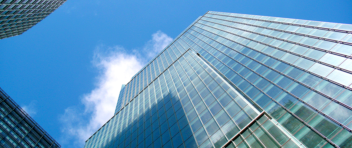 Steet-view of downtown commercial high-rise building 